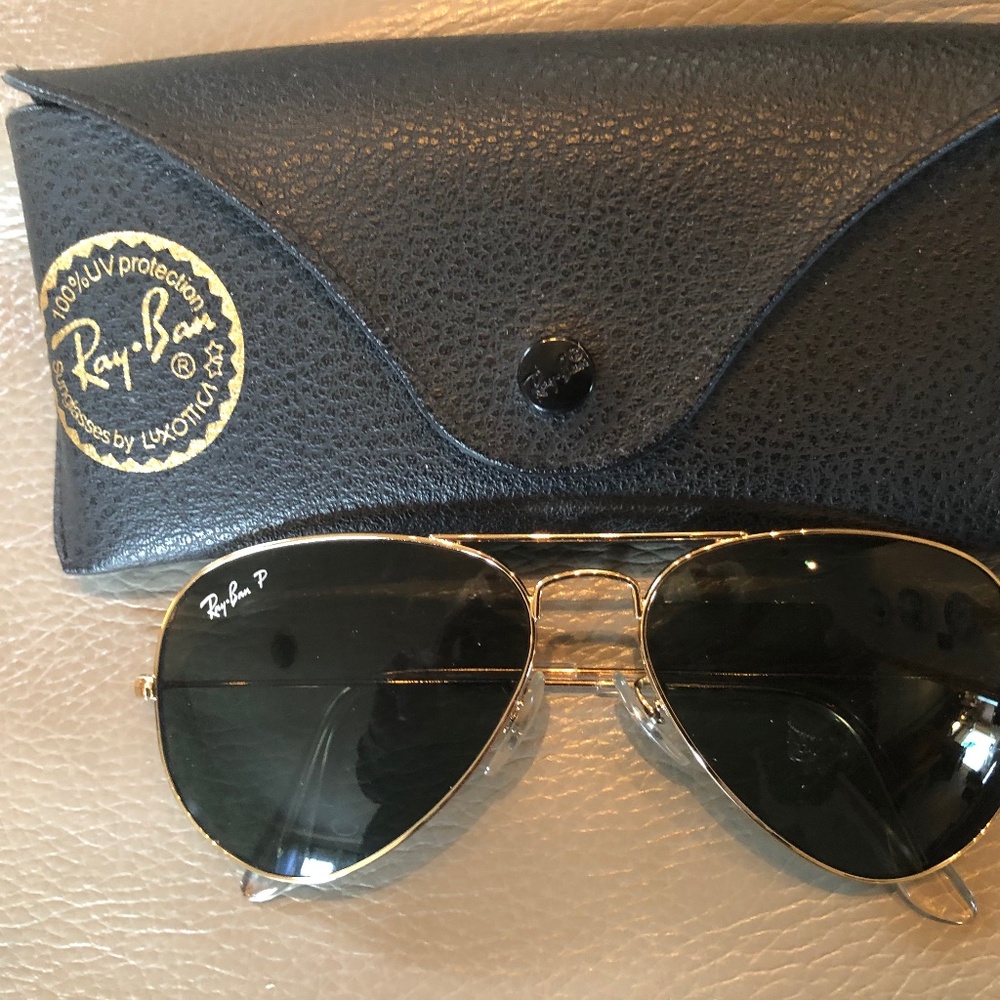 Ray Ban Aviator  Sunglasses with gold frame and green lenses- unisex